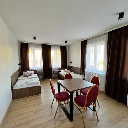Hotel I Restauracja „kristal”