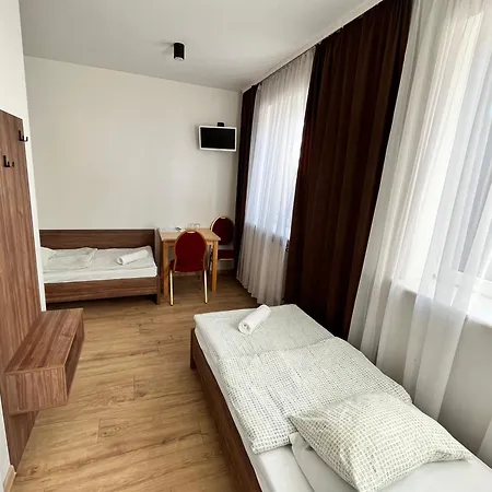 Hotel I Restauracja „kristal”